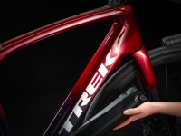 Trek Domane+ LT 9 EU 50 Rage Red to Deep Dark Blue Fade